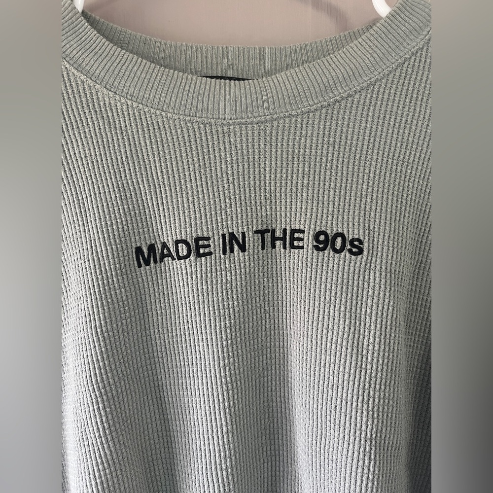 Made in the 90s Forever 21 Cropped Oversized Waffle Knit Crop Long Sleeve Green - Picture 2 of 3